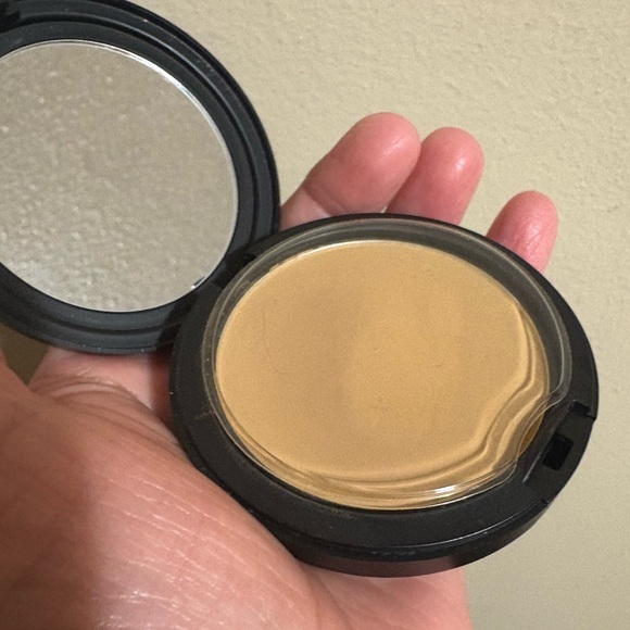 MAC Studio Fix Powder Plus Foundation in C45 - Picture 11 of 15